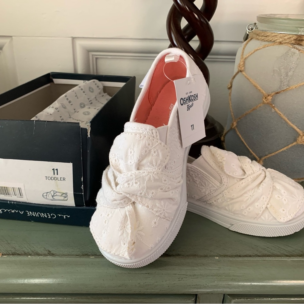 OSH KOSH- GIRLS- NWT - 11- white eyelet sneakers